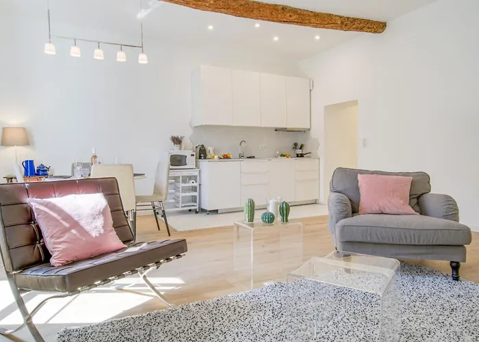 St Jobis - Charmant Appartement, Moderne Et Refait A Neuf, Vieux-Nice